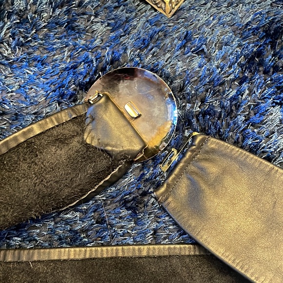 Vintage black leather clasp belt - Picture 4 of 6